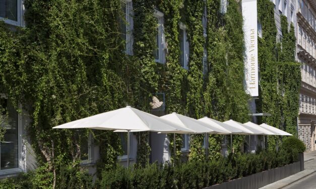 Foto: Mehr als grüne Fassade: Das Hotel The Harmonie Vienna wurde wiederholt für sein nachhaltiges Engagement ausgezeichnet.