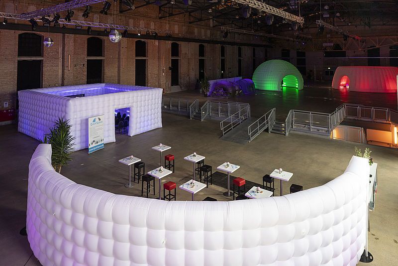 André Walther, Curved Walls.