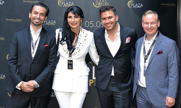 Helmut Heigert - Stellten Plaza Premium in Hamburg vor: (von links) Ihsan und Yonca Yalaz, Makler Iman Azizi und Projektentwickler Jürgen Paul,