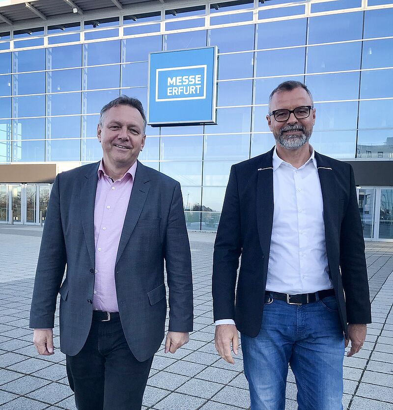 Foto: Sven Lindig, Geschäftsführer LINDIG GmbH und Michael Kynast, Geschäftsführer Messe Erfurt GmbH, freuen sich auf das neue gemeinsame Projekt.