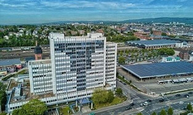 00FCBC Wiesbaden Gebaeudeansicht klein