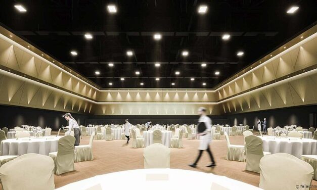 Der renovierte Kongresssaal der Mainzer Rheingoldhalle; Foto: (c) fs architekten_NOOKTA