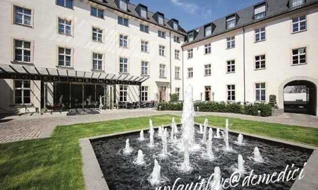 16 aussen2 Courtyard Concert De Medici Living Hotels