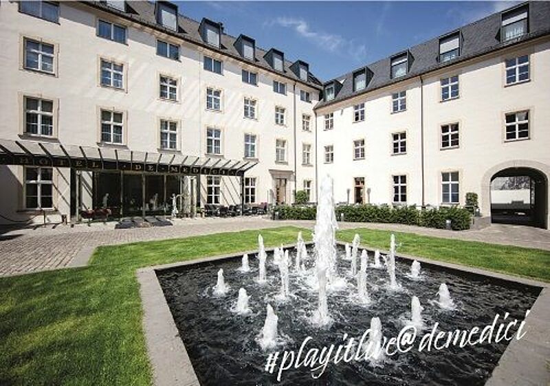 Living Hotels eröffnet Courtyard Concerts 2020-Reihe im De Medici Düsseldorf mit FRIDA GOLD