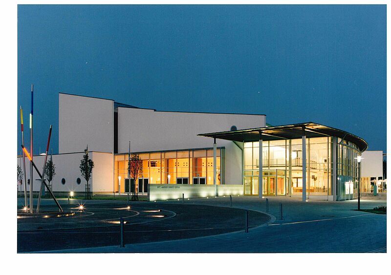 Foto: ACC | Amberger Congress Centrum bei Nacht