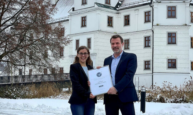 Es freuen sich Henrike Christ und Martin Kirsch | Foto: Schloss Hoehenkammer Vivian Stauff