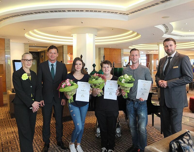 Erster Talentwettbewerb im Hotel Palace Berlin Fuenf Talente wurden praemi.. Erster Talentwettbewerb im Hotel Palace Berlin Fuenf Talente wurden praemi..