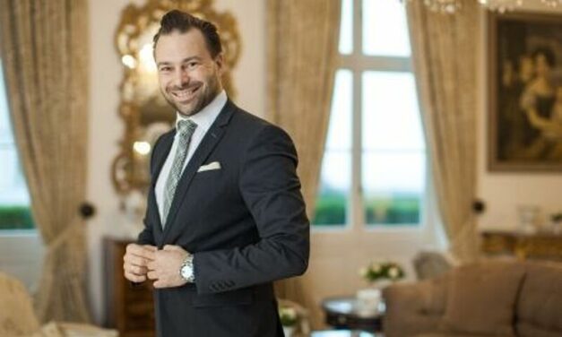 Der neue Direktor des Grand Hotel Heiligendamm Thomas Peruzzo in der Lobby des Luxushotels.