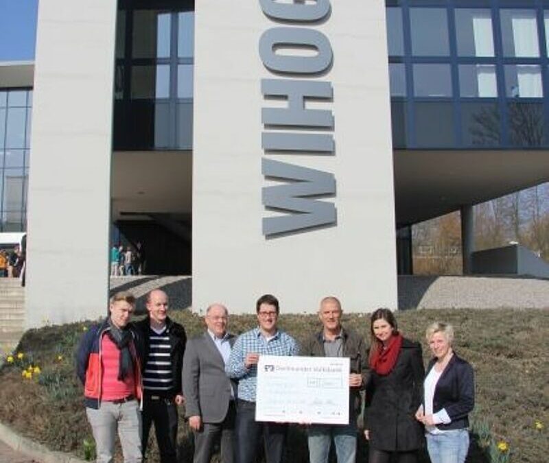 Glück verschenkt – WIHOGA Studenten spenden 2000 Euro an die Stiftung Kinderglück Dortmund