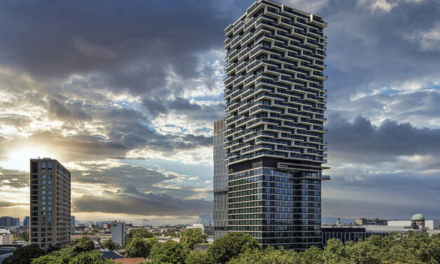 Die unteren zwei Drittel sind Hotel, der obere Teil Appartments: Der Tower One Forty West an der Frankfurter Senckenberganlage. Foto: Melia
