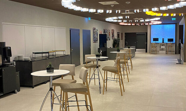 Ideal für Empfänge: Lounge im Tagungsbereich des Melia Frankfurt City. Foto: mg