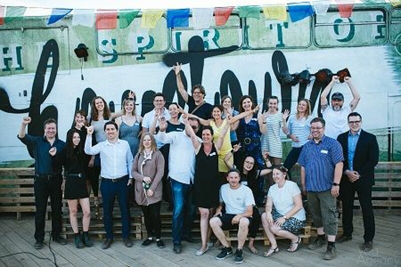 MEVOG Agency www.vogagency.de 0130 D3 5121 002