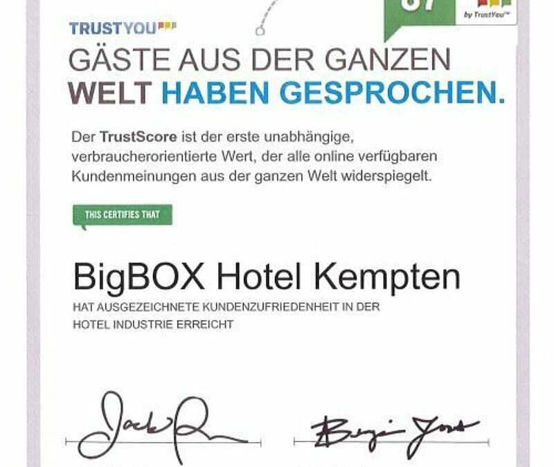 bigBOX HOTEL in Kempten erhält Urkunde von TrustYou