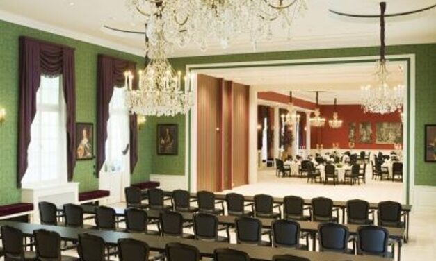 Das Rhön Park Hotel Aktiv Resort im fränkischen Hausen-Roth modernisiert und erweitert bis Mai 2015 seine Tagungsebene. Mitten in der Planung sind (von links) Direktor Ben Baars, Bettina Langanke und Reyk Ludwig von Diotima Energy, Bernd Kramann vom Archi