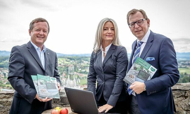 Erich Neuhold, Andrea Sajben und Christian Buchmann präsentieren die neue Tagungsstrategie / Steiermark Tourismus, Erwin Scheriau