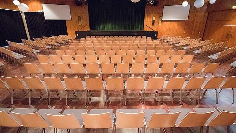 WBH Reihenbestuhlung 2018 2 von 2 WBH Reihenbestuhlung 2018 2 von 2