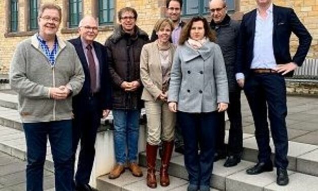 v.l.n.r. Jörn Raith (Vorsitzender degefest), Prof. Dr. Gernot Graeßner, Prof. Dr. Gernot Gehrke, Prof. Dr. Kim Werner, Prof. Dr. Lothar Winnen, Jutta Schneider-Raith (Geschäftsstellenleiterin), Prof. Dr. Harald Möbus und Prof. Dr. Dirk Hagen