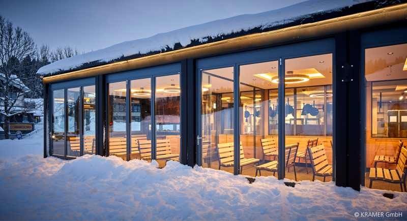 Skicross-Star eröffnet Rothaus Chalet