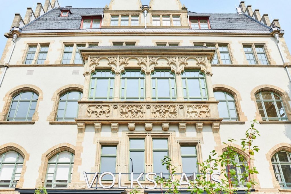 Volkshaus Jena_Detail Fassade©JenaKultur_Foto_ Karoline Krampitz