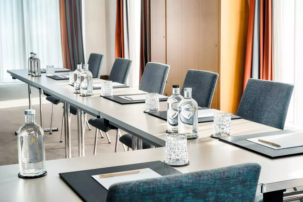 sowie selbst gefiltertem und in Glasflaschen abgefülltem Wasser. Fotos Welcome-Hotels