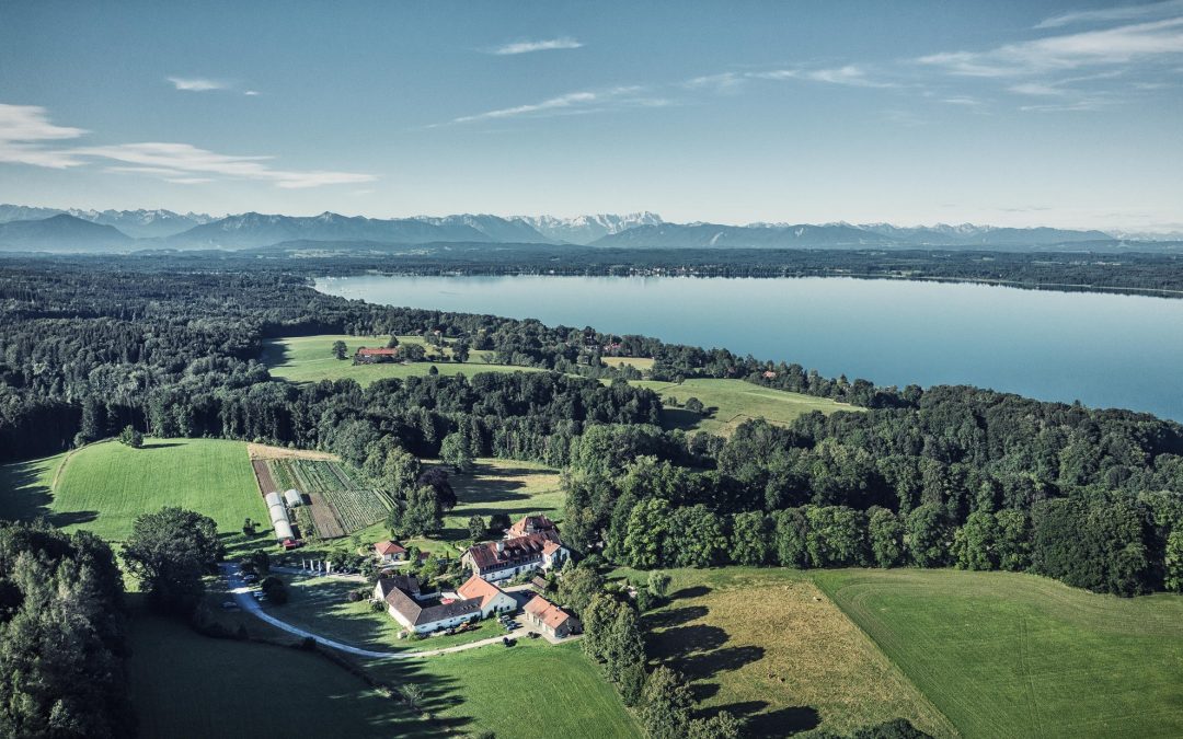 Schlossgut Oberambach – Arbeiten mit See- und Alpenblick