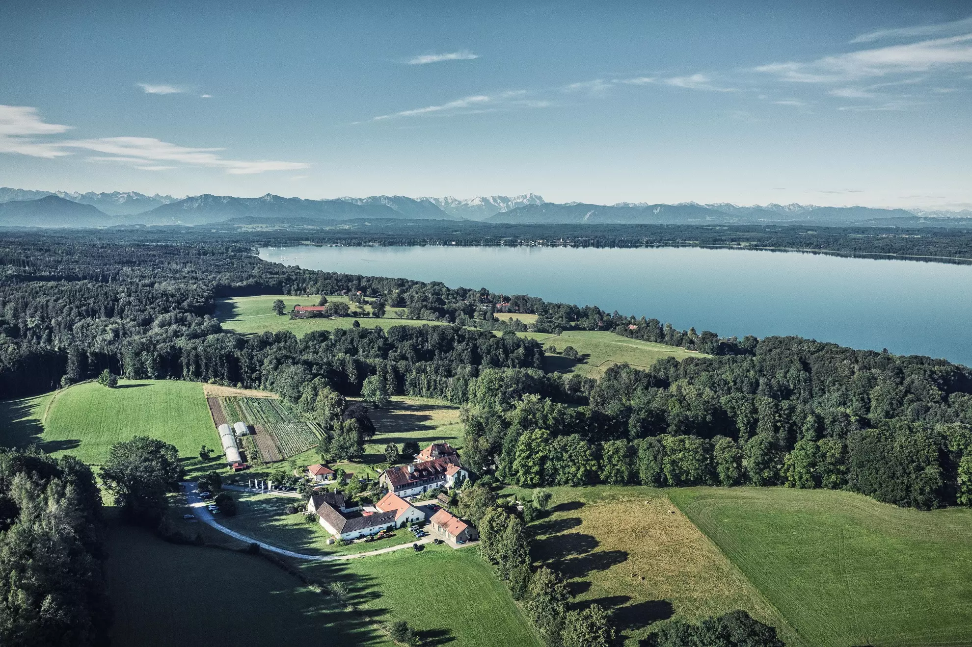 Schlossgut Oberambach im oberbayerischen Alpenvorland | Foto: Schlossgut Oberambach/Robert Kittel