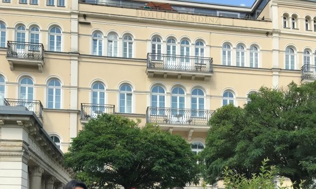 Hotel Elbresidenz feiert erfolgreiche Auszubildende