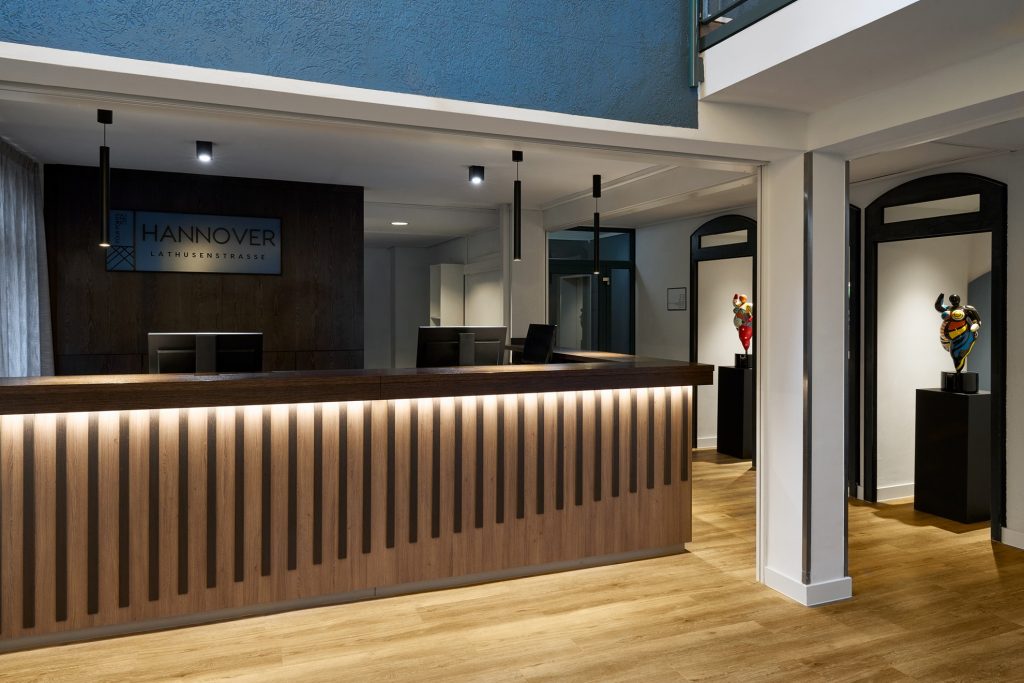 Blick auf Hotelrezeption